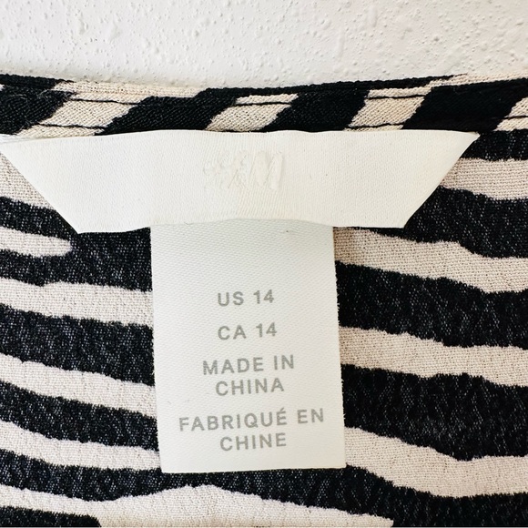 H&M V-neck blouse woven zebra animal print top blouse - Picture 8 of 8